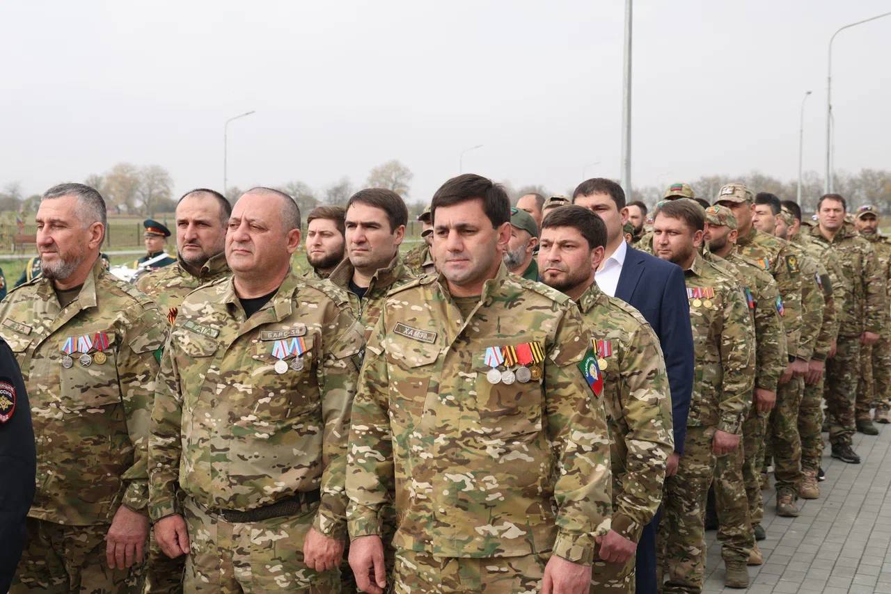 Сергей Меликов наградил военнослужащих и ветеранов батальона «Каспий» Сергей Меликов наградил военнослужащих и ветеранов батальона «Каспий»