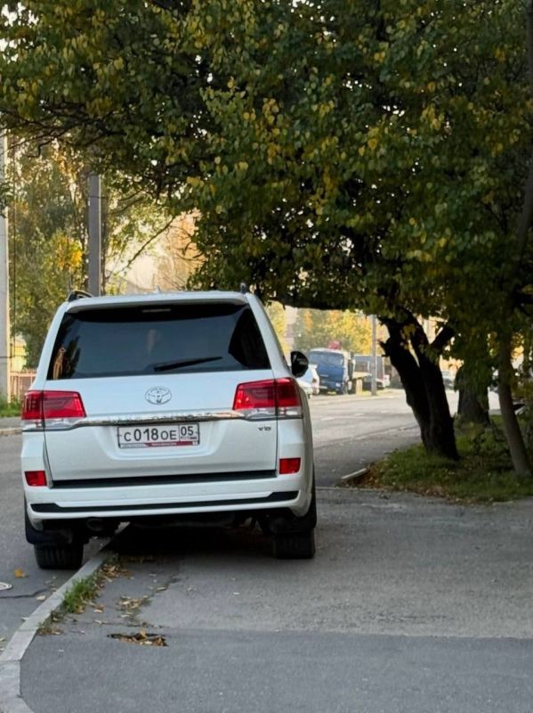         ,    Toyota Land Cruiser 200   ,     