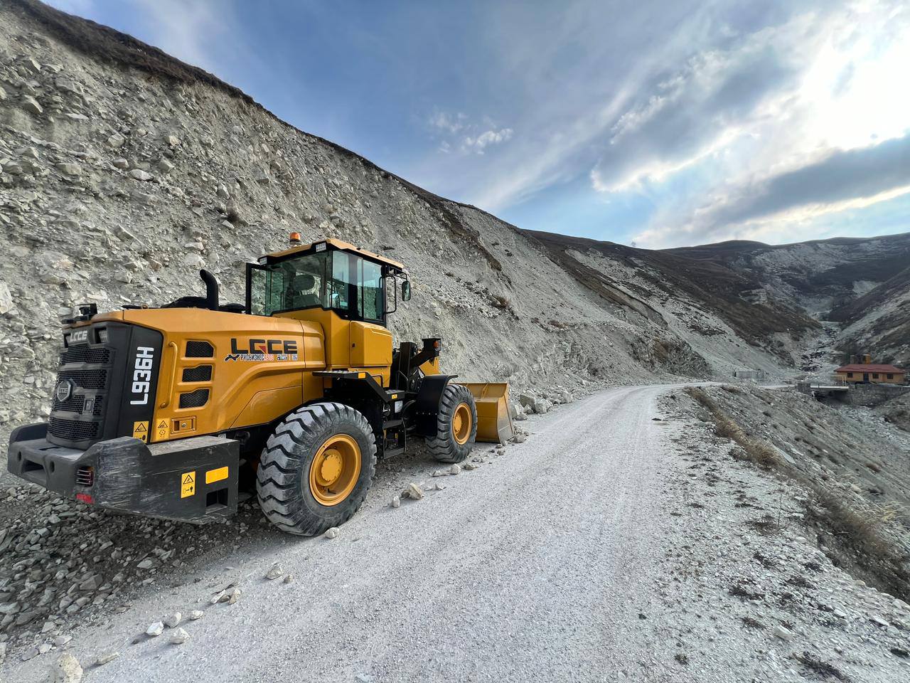 Дорожники Дагестана продолжают работы по благоустройству дорог Дорожники Дагестана продолжают работы по благоустройству дорог