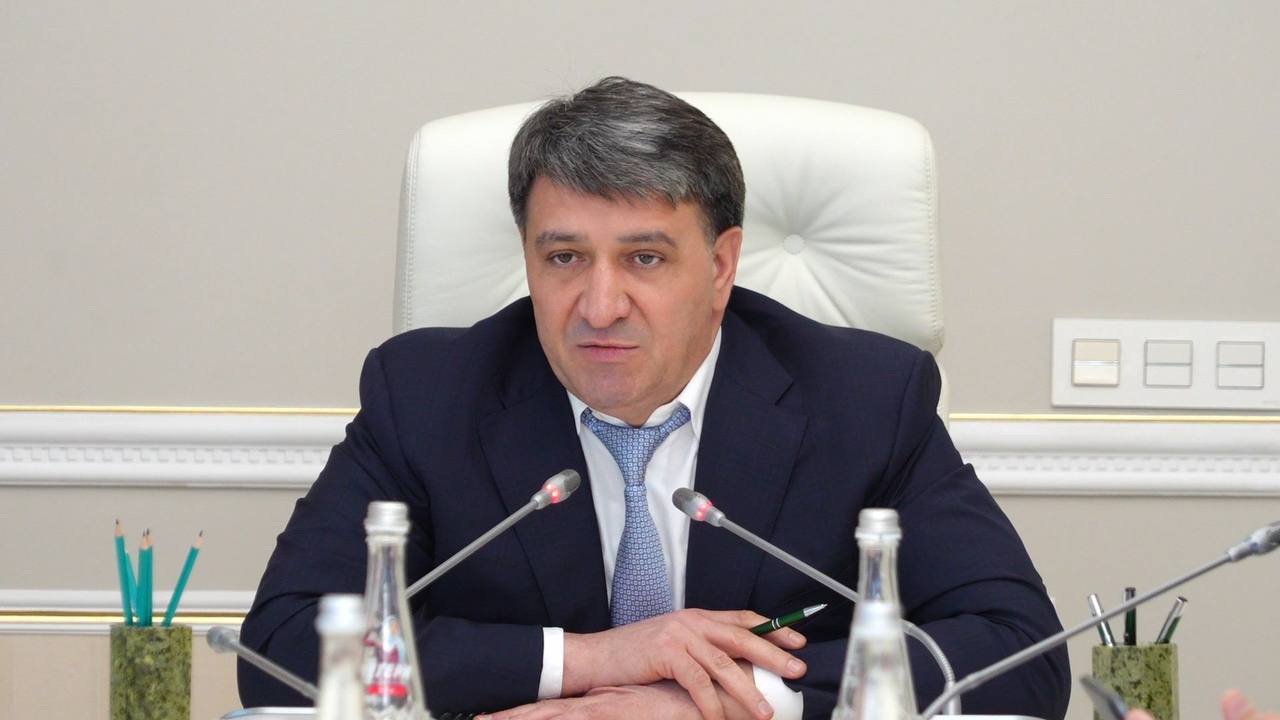 Сегодня под руководством главы Махачкалы Джамбулата Салавова состоялось еженедельное аппаратное совещание Сегодня под руководством главы Махачкалы Джамбулата Салавова состоялось еженедельное аппаратное совещание