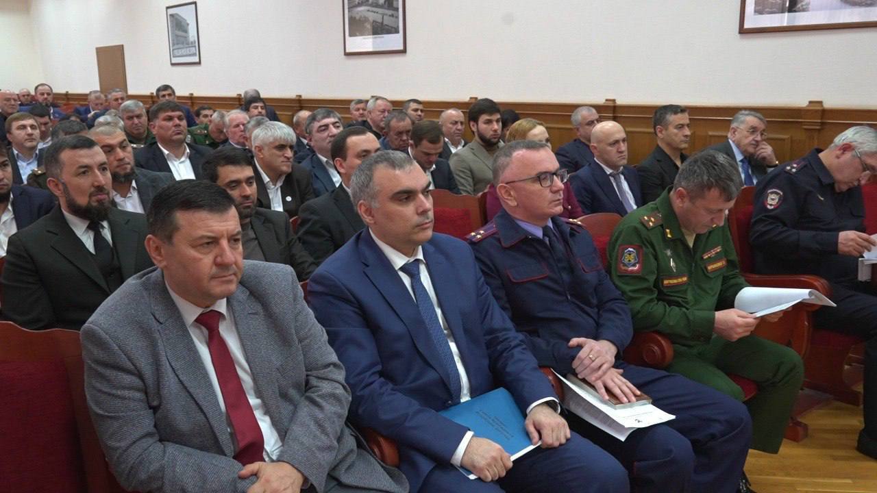 В Махачкале прошло выездное совещание Совета Безопасности Дагестана по вопросам призывной кампании В Махачкале прошло выездное совещание Совета Безопасности Дагестана по вопросам призывной кампании