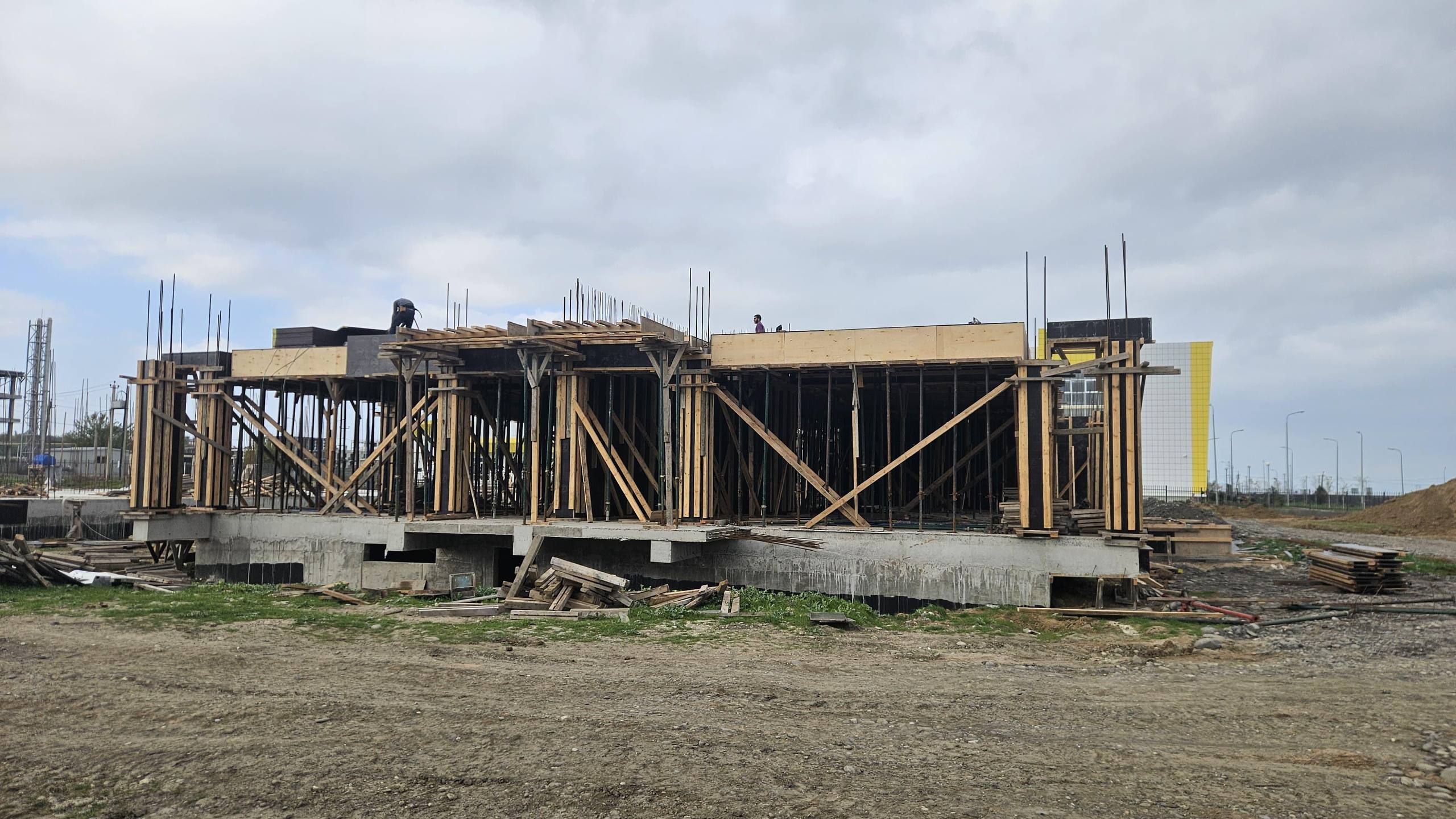 В микрорайоне Аваин г.Дербента продолжается строительство нового детского сада на 250 мест, расположенного рядом с школой №14 по улице Фермерской В микрорайоне Аваин г.Дербента продолжается строительство нового детского сада на 250 мест, расположенного рядом с школой №14 по улице Фермерской