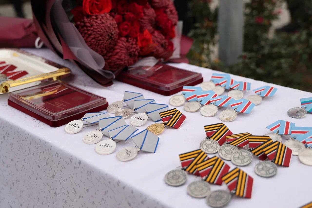 Сергей Меликов наградил военнослужащих и ветеранов батальона «Каспий» Сергей Меликов наградил военнослужащих и ветеранов батальона «Каспий»