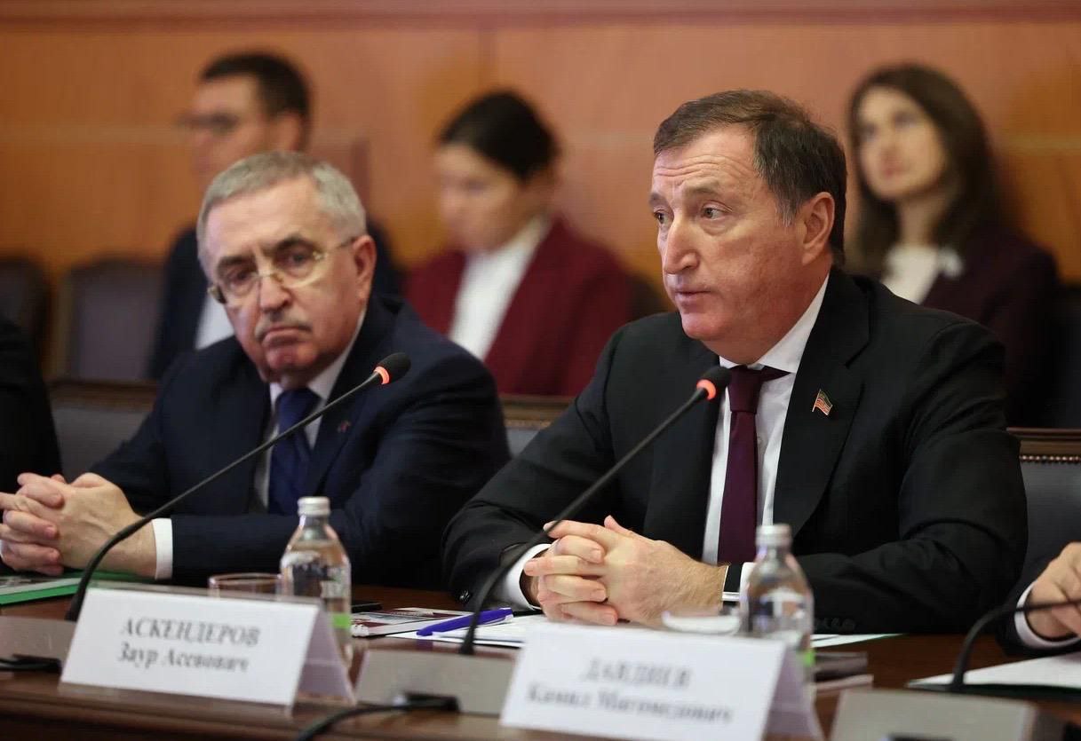 Заур Аскендеров подчеркнул важность укрепления разносторонних связей Заур Аскендеров подчеркнул важность укрепления разносторонних связей