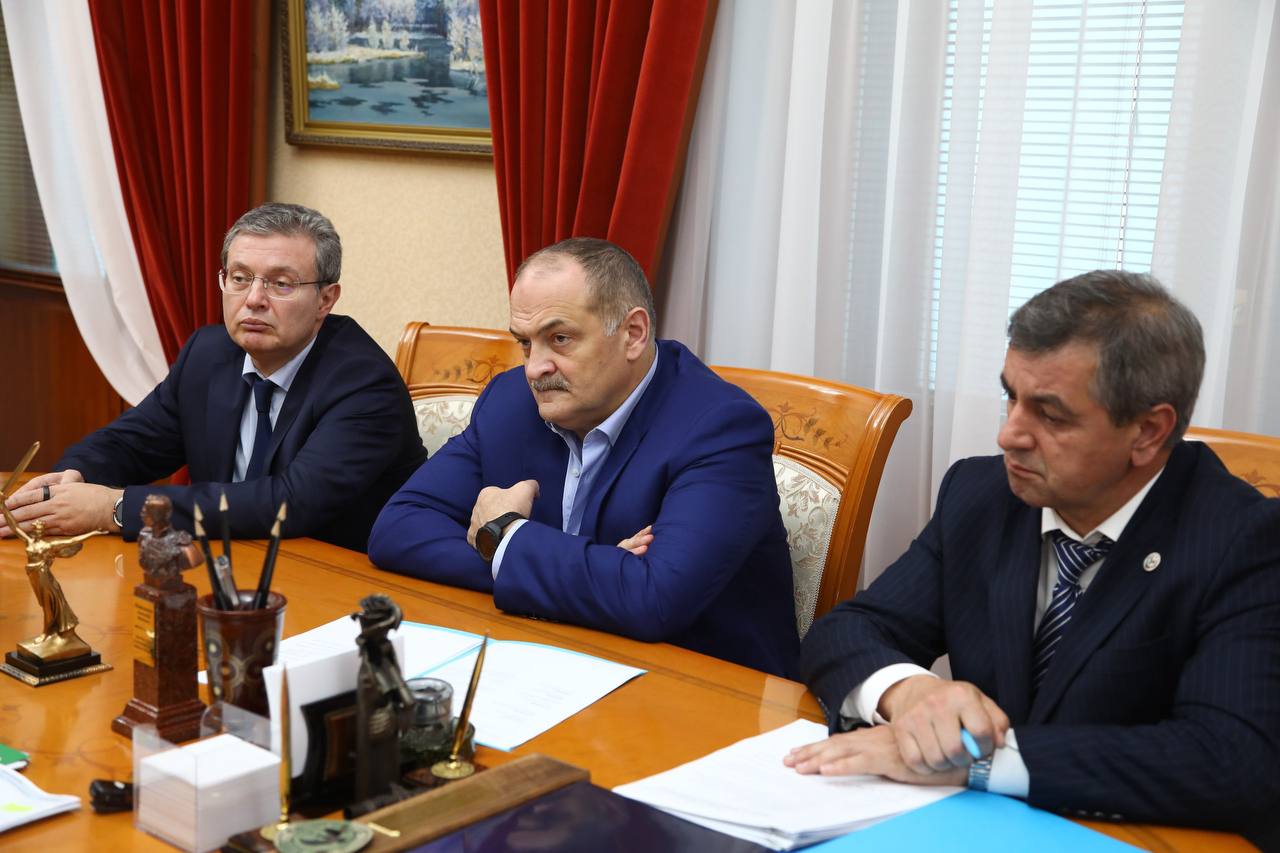 Сергей Меликов и Муслим Хучиев обсудили реализацию федеральных проектов в Дагестане Сергей Меликов и Муслим Хучиев обсудили реализацию федеральных проектов в Дагестане