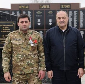 За отвагу, самоотверженность и отличную подготовку советник главы Махачкалы Эльдис Минатуллаев, участник специальной военной операции, удостоен ордена Мужества