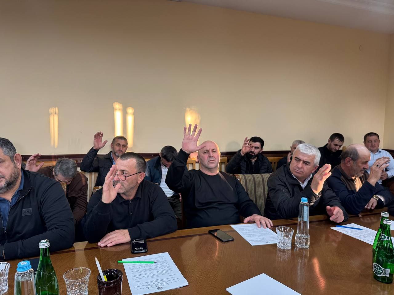 На сессии депутатов Буйнакского района принято решение об отставке главы района Уллубия Ханмурзаева На сессии депутатов Буйнакского района принято решение об отставке главы района Уллубия Ханмурзаева