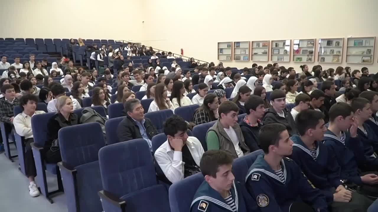 В Каспийске заработала выставка «Дети героев, отдавших жизнь за Родину»