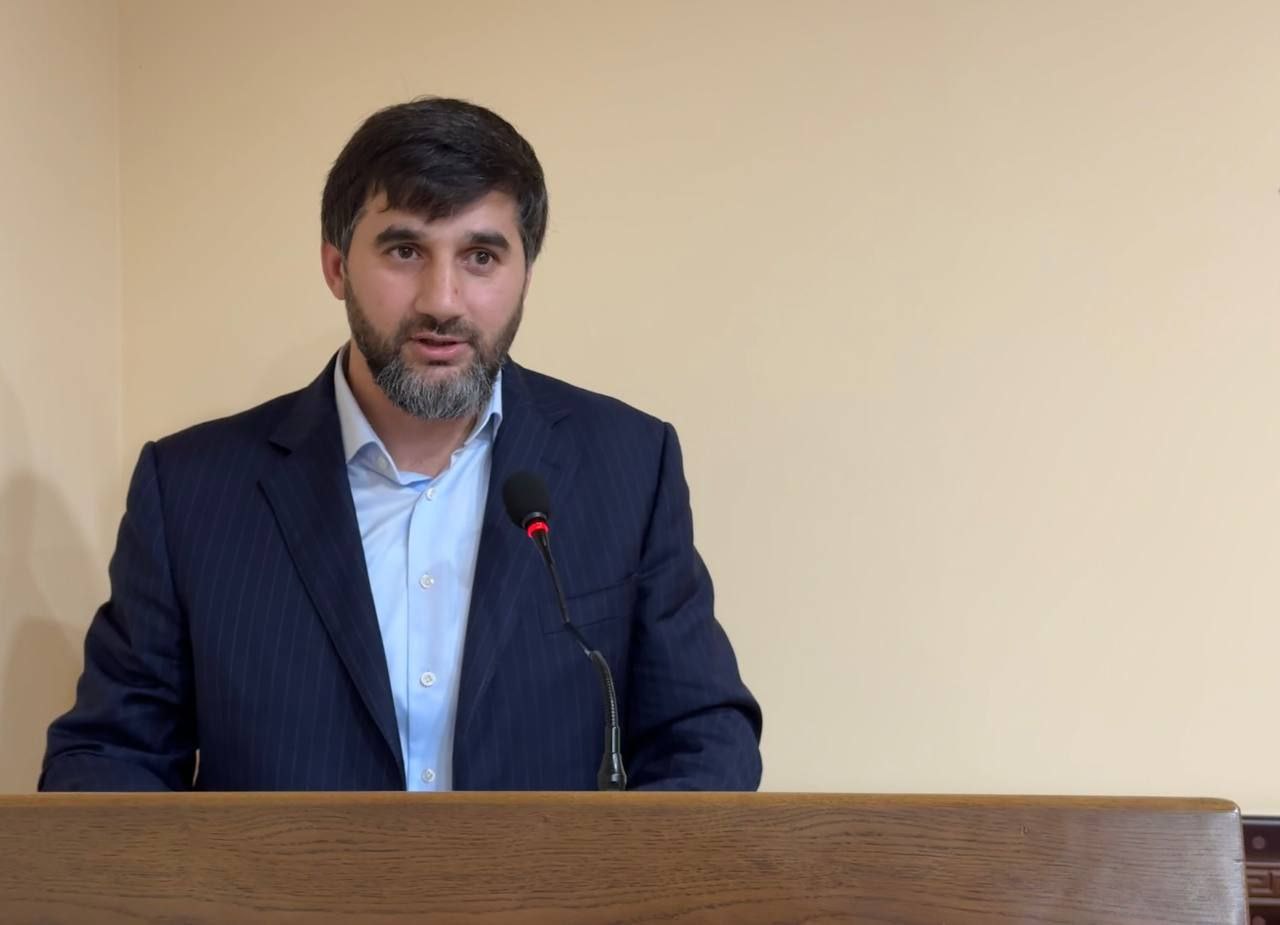 На сессии депутатов Буйнакского района принято решение об отставке главы района Уллубия Ханмурзаева