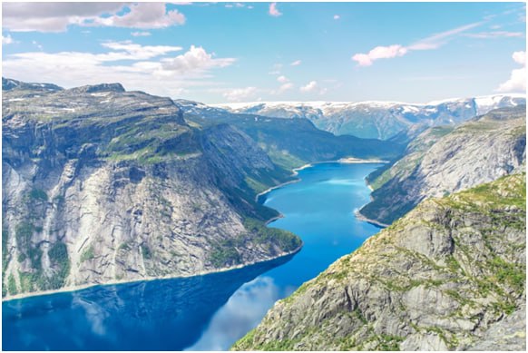 Угадайте, какой из этих фьордов — Хардангерфьорд, один из самых известных и живописных фьордов Норвегии Угадайте, какой из этих фьордов — Хардангерфьорд, один из самых известных и живописных фьордов Норвегии