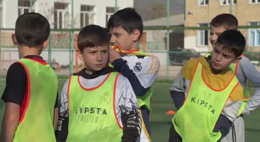 Футбольный урок в карабудахкентской гимназии: техника ведения мяча