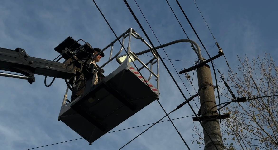 В Махачкале на проспекте Имама Шамиля заменили старые светильники на новые мощностью 200 ватт В Махачкале на проспекте Имама Шамиля заменили старые светильники на новые мощностью 200 ватт