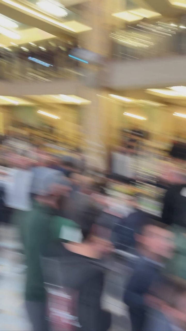 Встреча в честь возвращения чемпиона UFC Ислама Махачева продолжилась в одном из банкетных залов Махачкалы