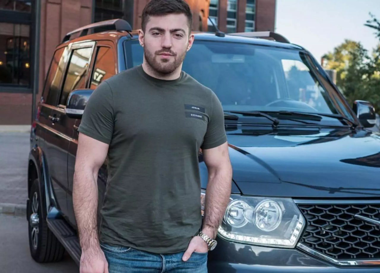 Блогер-миллионник Хизри Запиров заявил, что его задержали в ОАЭ и якобы запретили выезд из страны