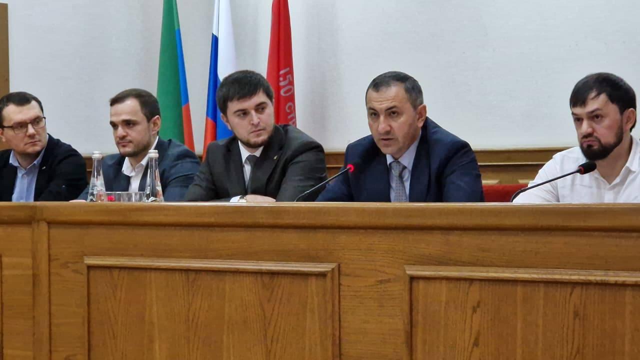 Алигалбац Гусейнов вновь возглавил Молодёжный парламент Махачкалы Алигалбац Гусейнов вновь возглавил Молодёжный парламент Махачкалы