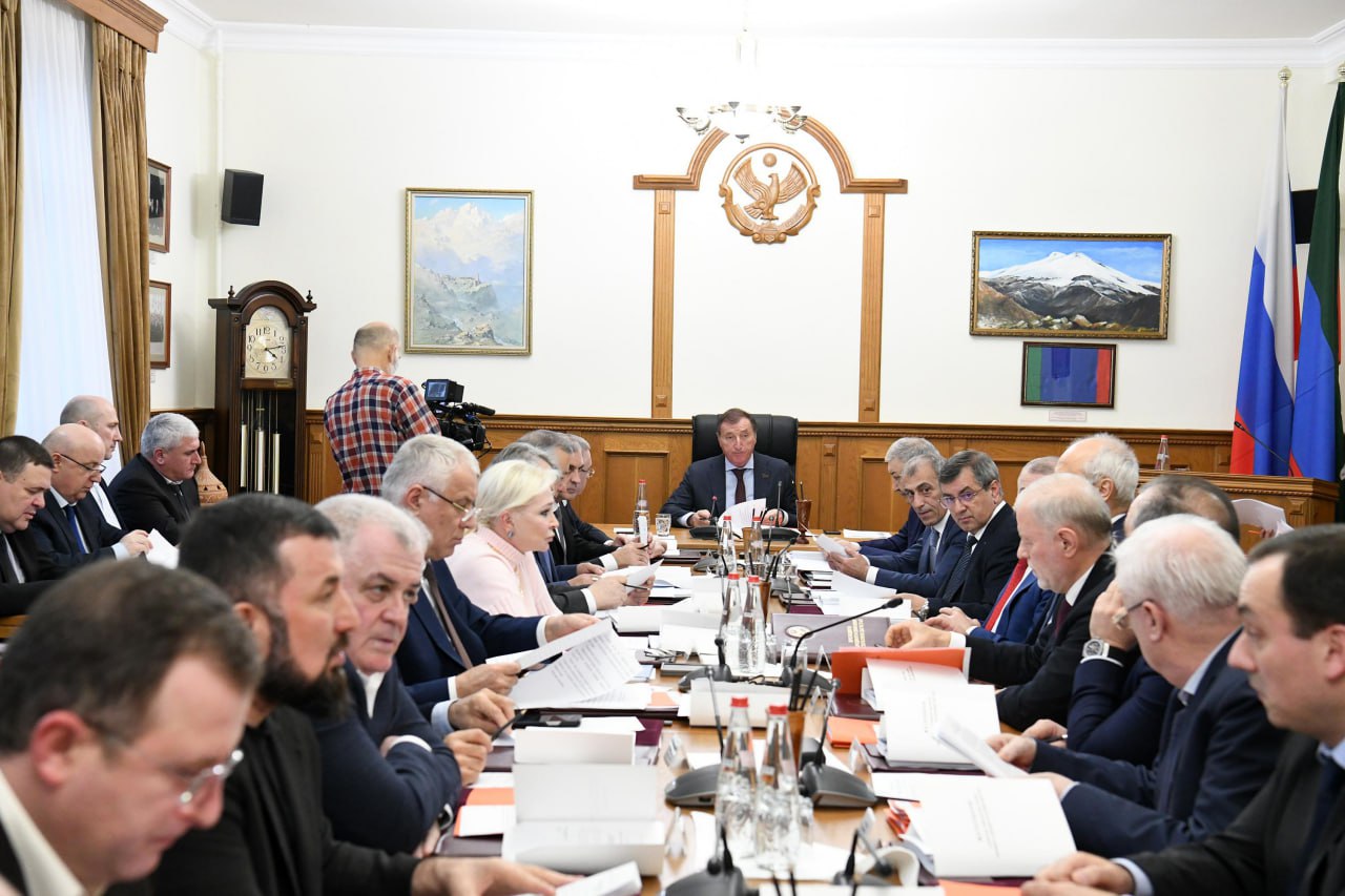 Президиум Народного Собрания Республики Дагестан под председательством Заура Аскендерова утвердил повестку дня 49-й сессии