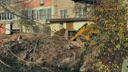 В Махачкале продолжаются работы по расчистке русла реки Тарнаирки на участке от улицы Каммаева до улицы Чайковского