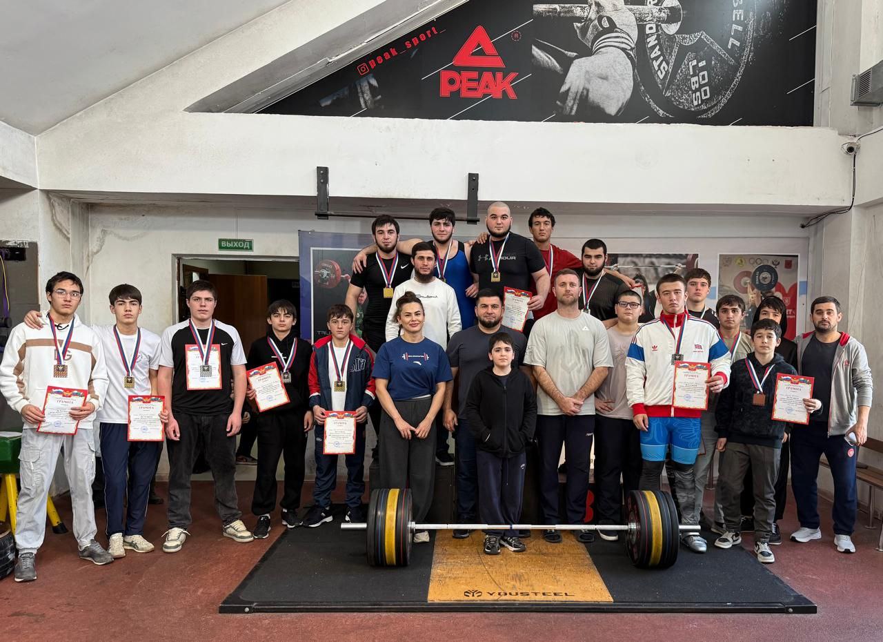 Республиканский турнир памяти чемпиона РСФСР по тяжелой атлетике Бейбулата Гамидова прошел на махачкалинском стадионе «Труд» Республиканский турнир памяти чемпиона РСФСР по тяжелой атлетике Бейбулата Гамидова прошел на махачкалинском стадионе «Труд»