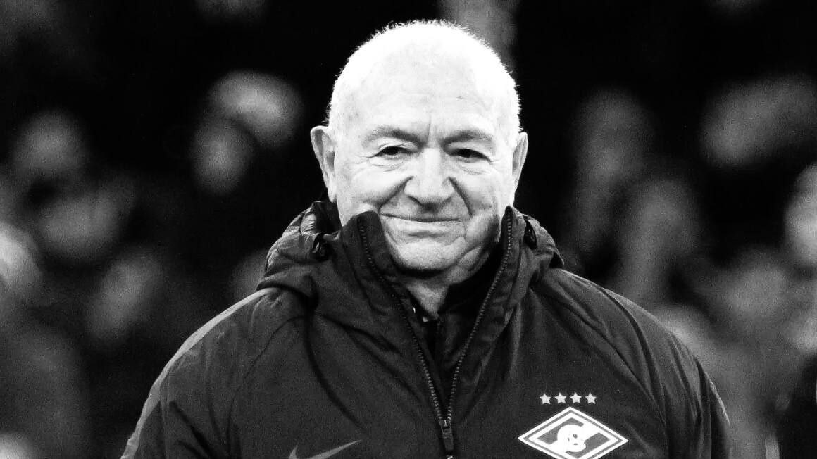 На 100-м году жизни скончался олимпийский чемпион по футболу и лучший бомбардир в истории московского "Спартака" Никита Симонян, сообщает "Матч ТВ"