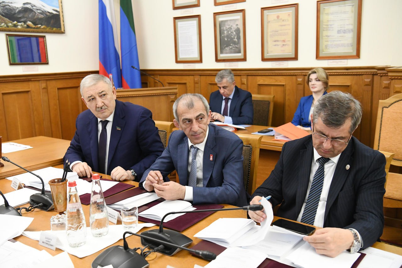 Президиум Народного Собрания Республики Дагестан под председательством Заура Аскендерова утвердил повестку дня 49-й сессии Президиум Народного Собрания Республики Дагестан под председательством Заура Аскендерова утвердил повестку дня 49-й сессии