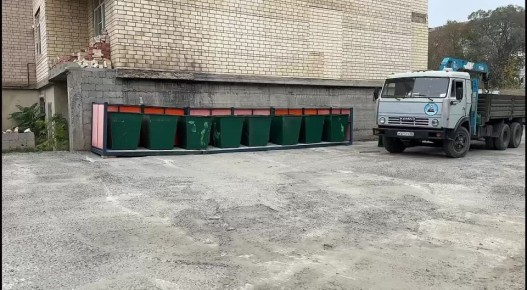 В Махачкале обустроили новую контейнерную площадку по обращению жительницы