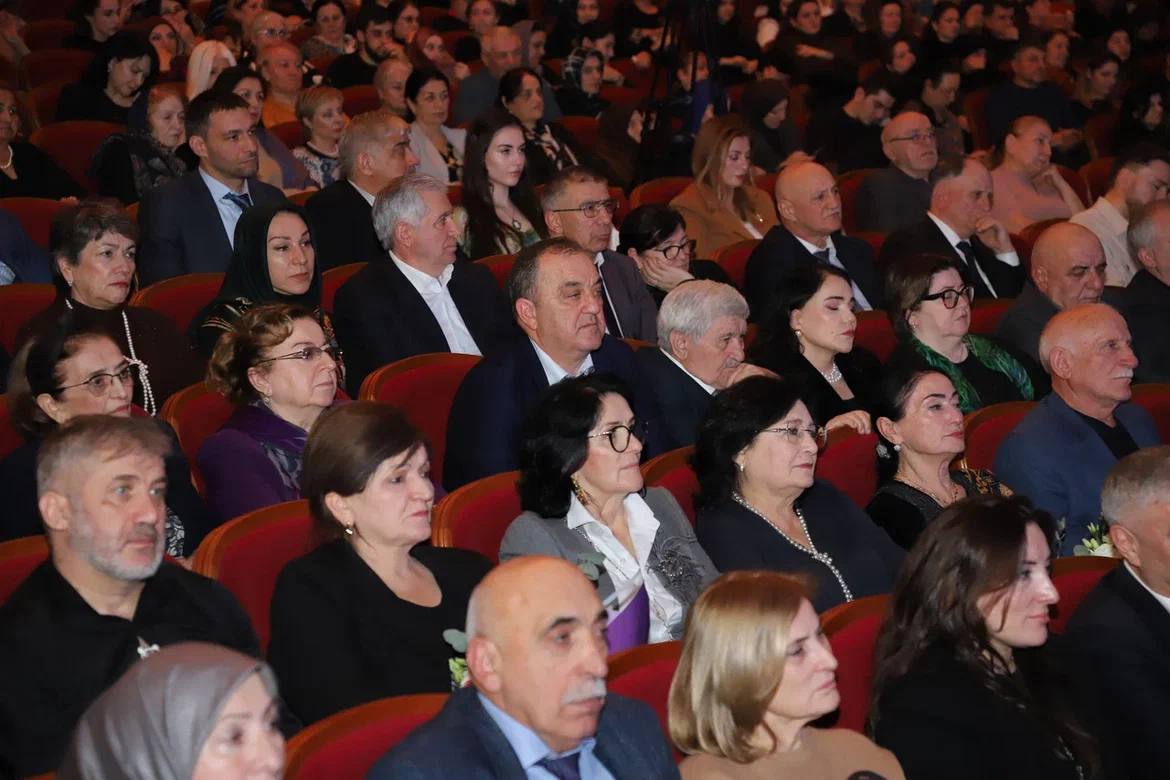 Больше фотографий с церемонии награждения - Больше фотографий с церемонии награждения -