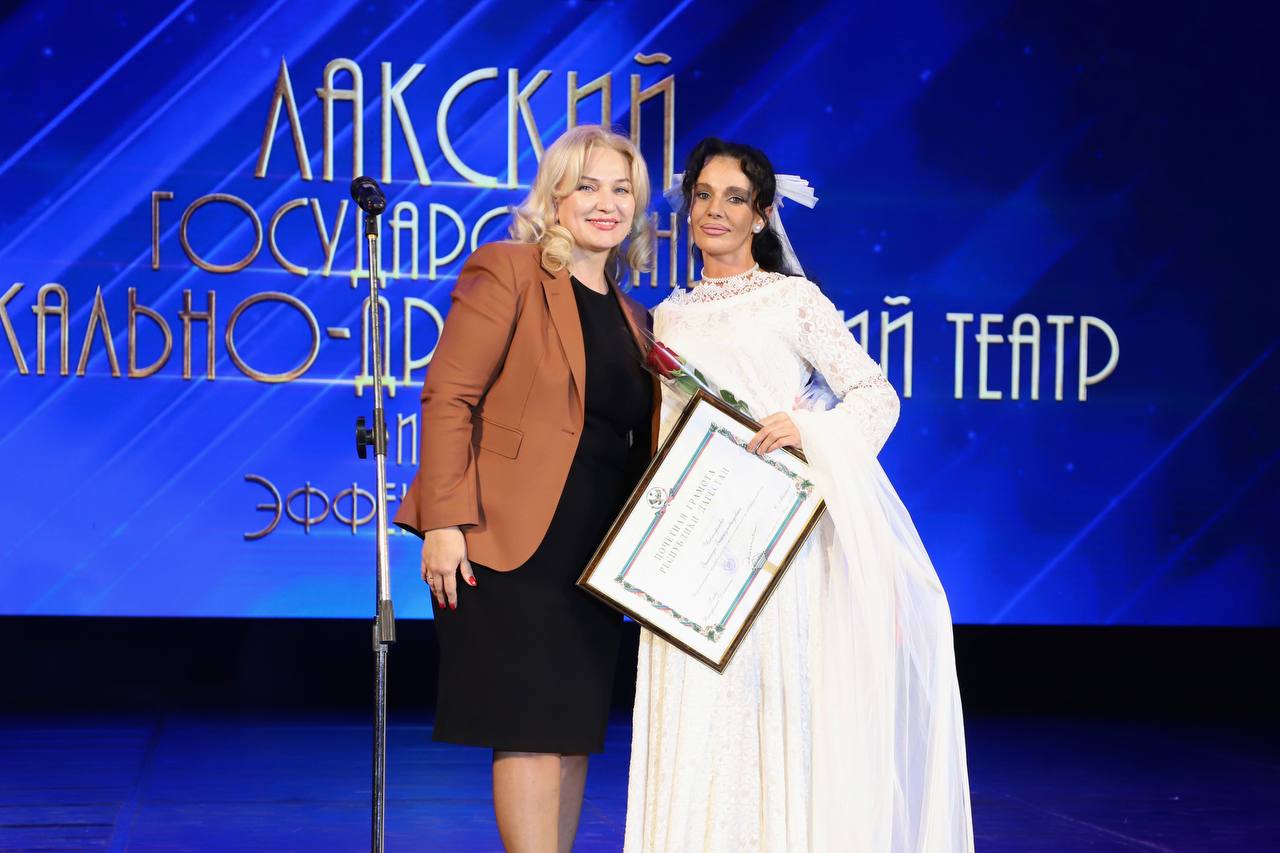 Больше фотографий с церемонии награждения - Больше фотографий с церемонии награждения -