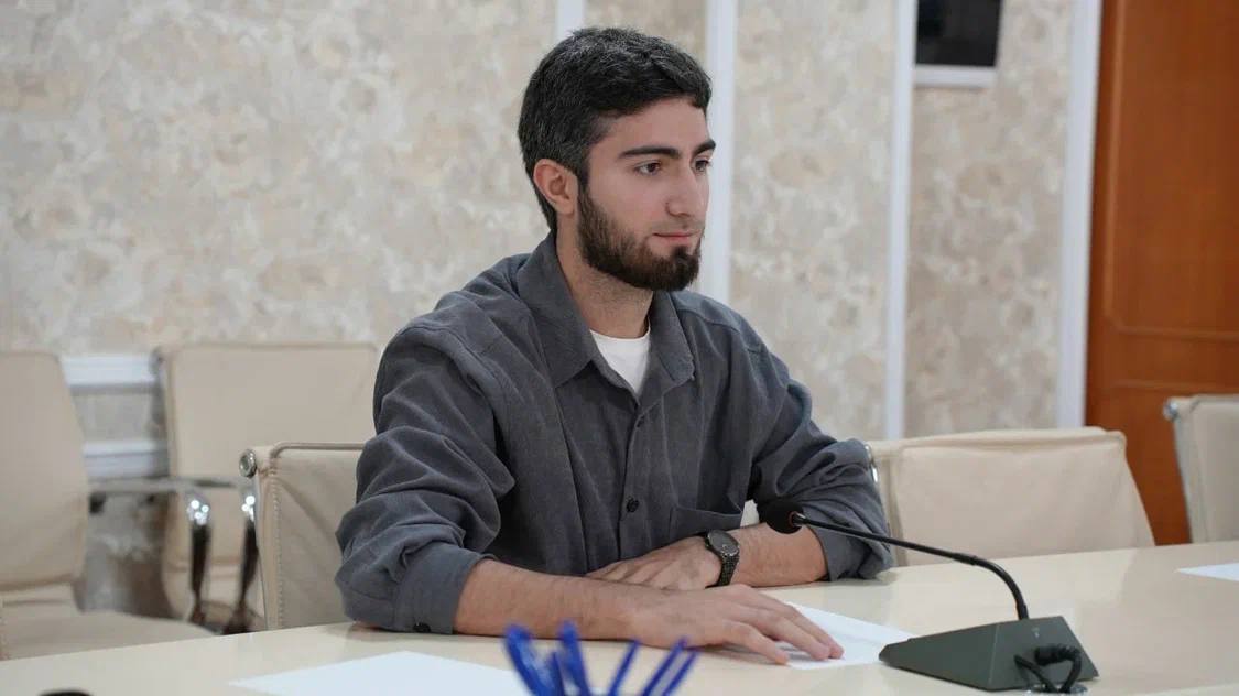 Руководитель Агентства информации и печати Дагестана Арсен Юсупов провел личный прием граждан в г. Хасавюрте Руководитель Агентства информации и печати Дагестана Арсен Юсупов провел личный прием граждан в г. Хасавюрте