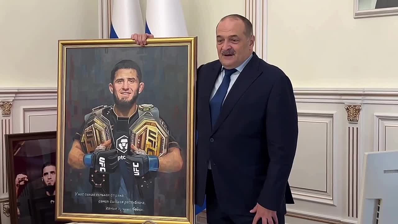 Ислам Махачев награждён медалью «За заслуги в области физической культуры и спорта»