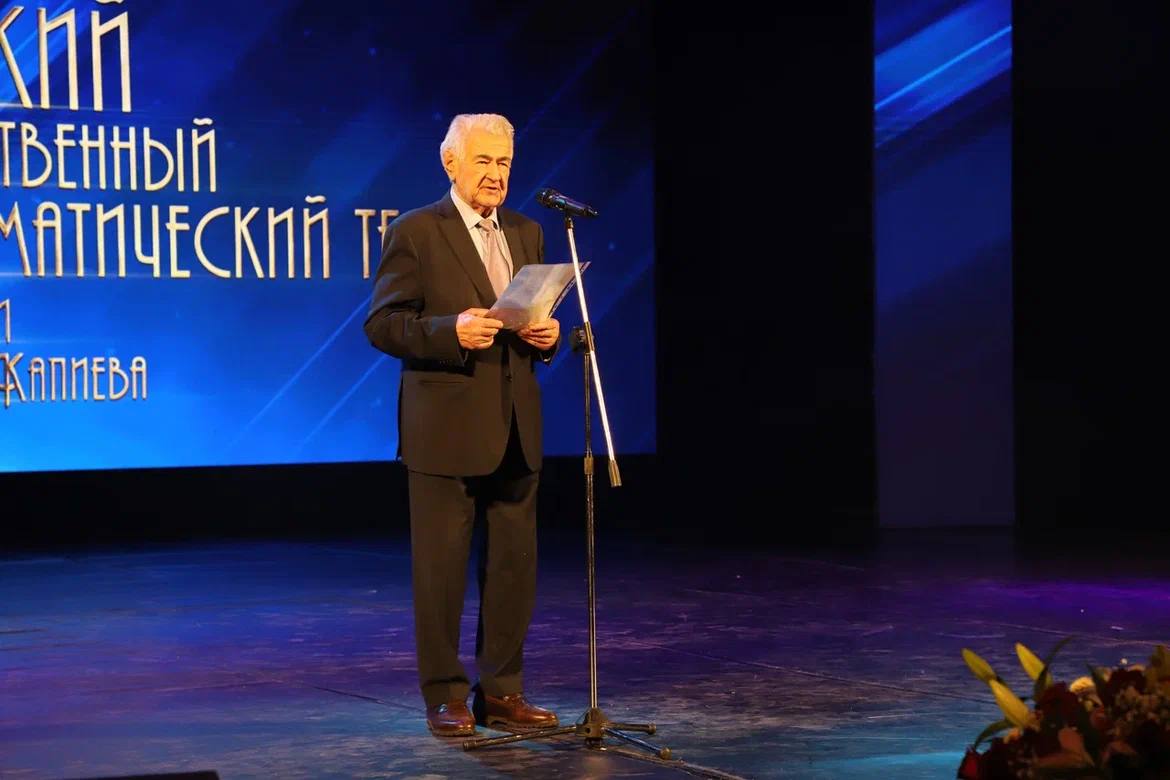 Лакскому театру - 90!. Накануне свой 90-летний юбилей отметил Лакский музыкально-драматический театр им.Э.Капиева! Торжественный вечер состоялся в большом зале Русского театра Лакскому театру - 90!. Накануне свой 90-летний юбилей отметил Лакский музыкально-драматический театр им.Э.Капиева! Торжественный вечер состоялся в большом зале Русского театра