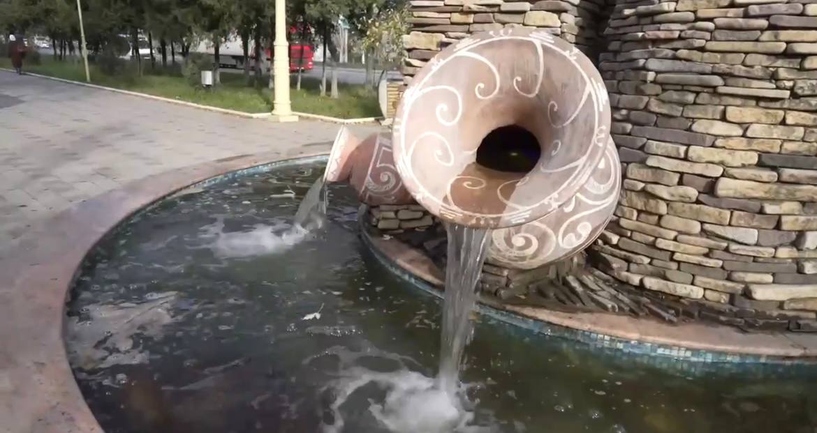 На ключевых локациях Махачкалы заработали фонтаны На ключевых локациях Махачкалы заработали фонтаны