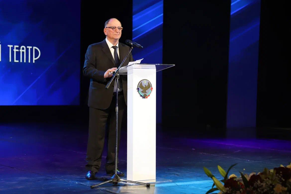 Лакскому театру - 90!. Накануне свой 90-летний юбилей отметил Лакский музыкально-драматический театр им.Э.Капиева! Торжественный вечер состоялся в большом зале Русского театра Лакскому театру - 90!. Накануне свой 90-летний юбилей отметил Лакский музыкально-драматический театр им.Э.Капиева! Торжественный вечер состоялся в большом зале Русского театра