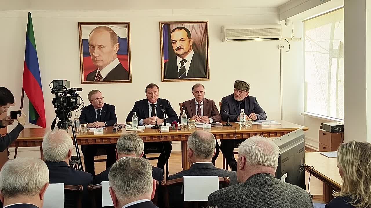 Председатель Народного Собрания РД Заур Аскендеров открыл работу выездного заседания Президиума Народного Собрания Республики Дагестан по вопросу правового регулирования развития народных художественных промыслов в...