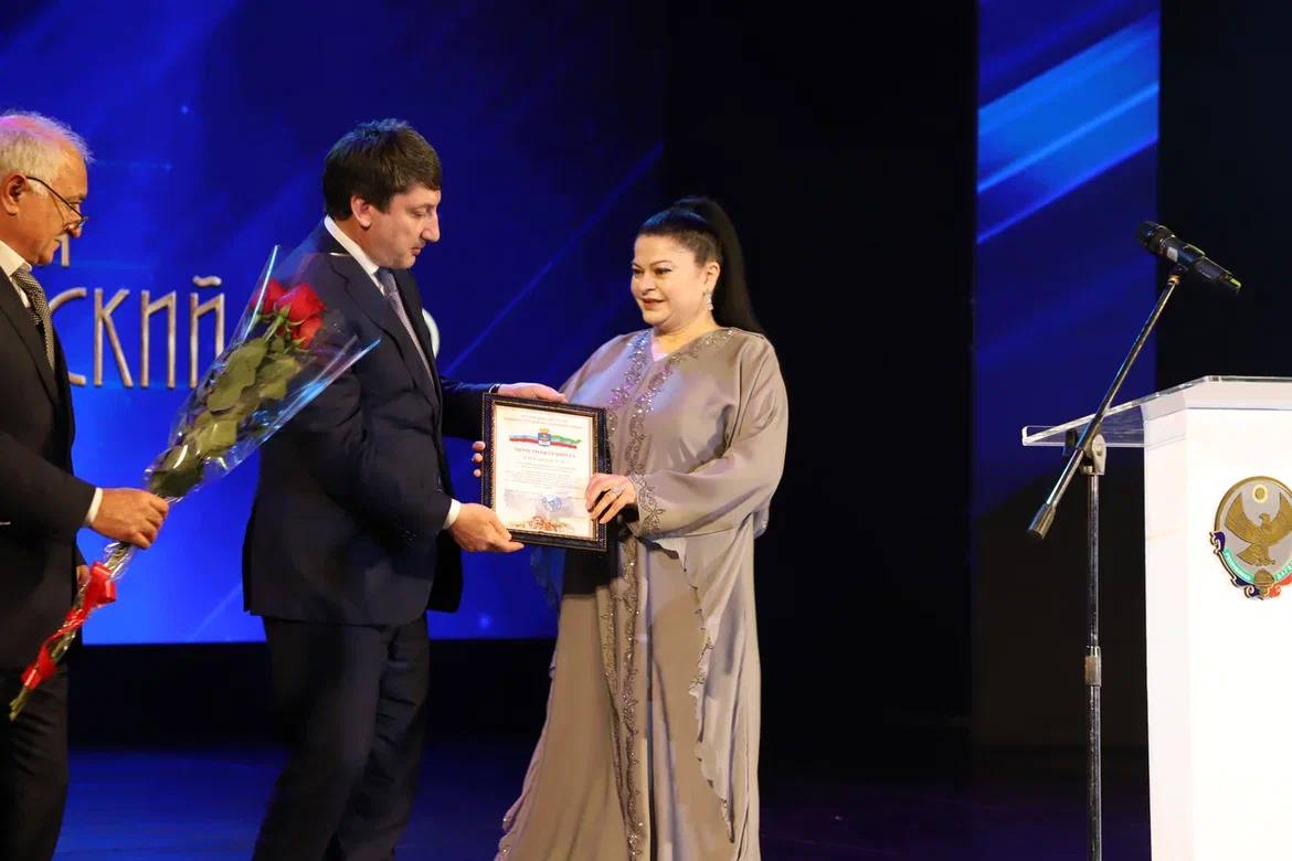 Больше фотографий с церемонии награждения - Больше фотографий с церемонии награждения -