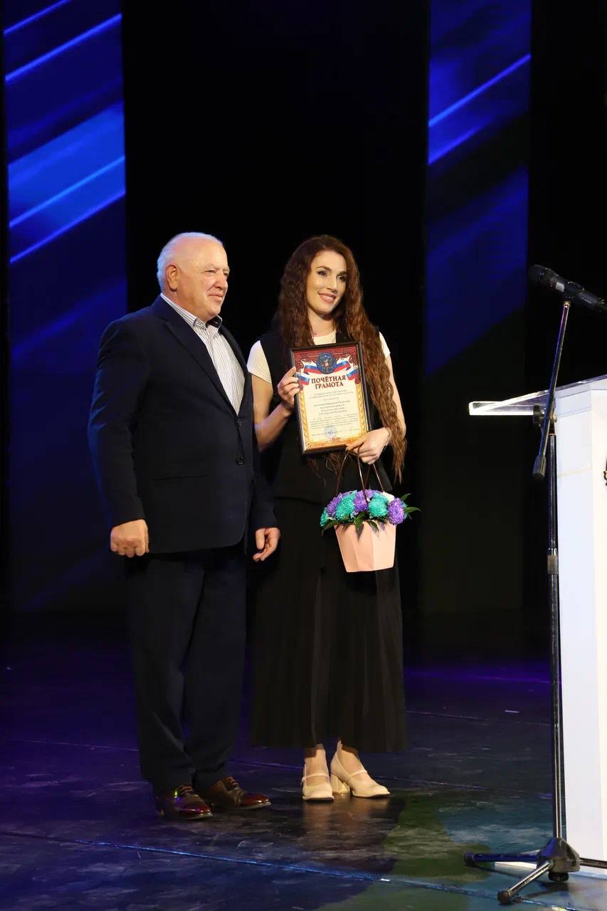 Больше фотографий с церемонии награждения - Больше фотографий с церемонии награждения -