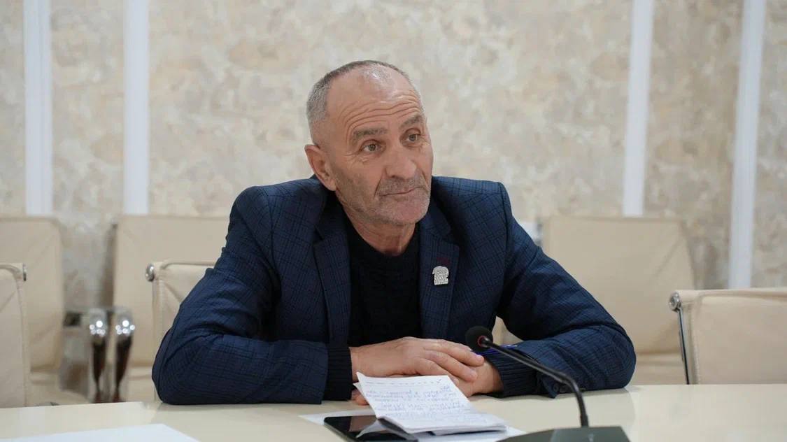 Руководитель Агентства информации и печати Дагестана Арсен Юсупов провел личный прием граждан в г. Хасавюрте Руководитель Агентства информации и печати Дагестана Арсен Юсупов провел личный прием граждан в г. Хасавюрте