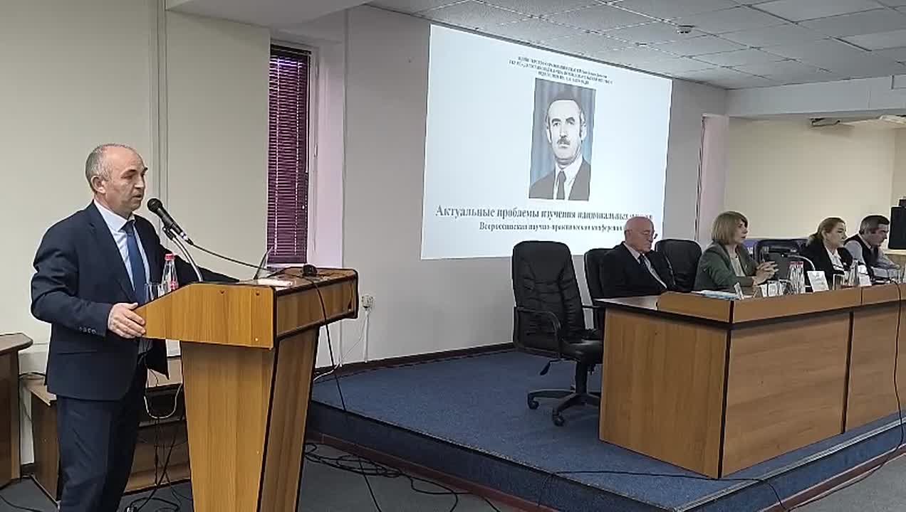 «Актуальные проблемы изучения национальных языков» обсуждаются в эти минуты в Махачкале