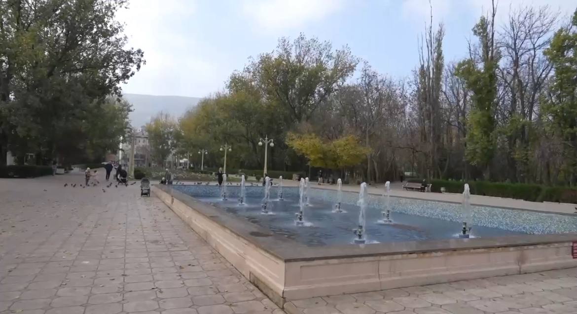 На ключевых локациях Махачкалы заработали фонтаны На ключевых локациях Махачкалы заработали фонтаны