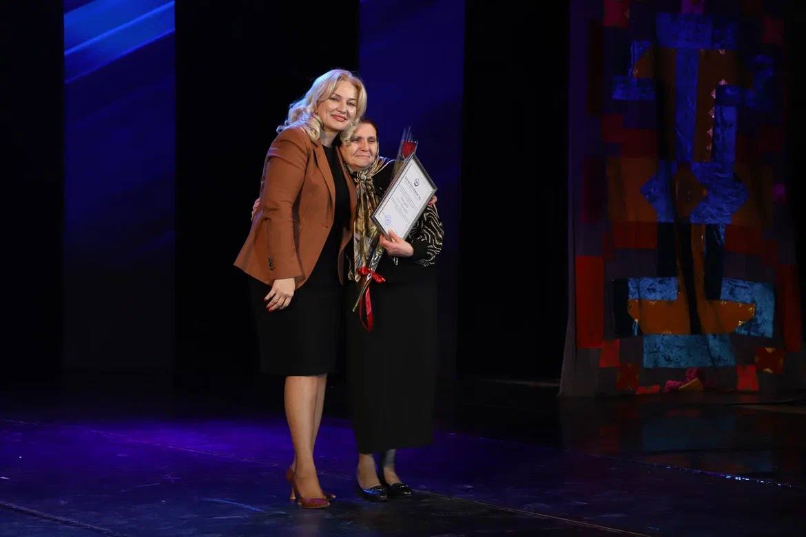 Больше фотографий с церемонии награждения - Больше фотографий с церемонии награждения -