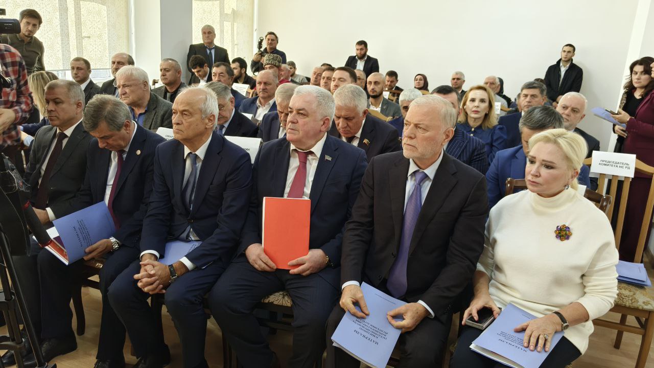 Председатель Народного Собрания РД Заур Аскендеров открыл работу выездного заседания Президиума Народного Собрания Республики Дагестан по вопросу правового регулирования развития народных художественных промыслов в... Председатель Народного Собрания РД Заур Аскендеров открыл работу выездного заседания Президиума Народного Собрания Республики Дагестан по вопросу правового регулирования развития народных художественных промыслов в...