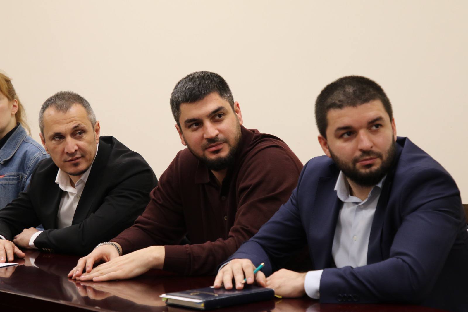 Коллектив Министерства по туризму и НХП РД следит за прямой линией с Главой Республики Дагестан, чтобы оперативно отслеживать вопросы, касающиеся деятельности ведомства, и своевременно на них реагировать Коллектив Министерства по туризму и НХП РД следит за прямой линией с Главой Республики Дагестан, чтобы оперативно отслеживать вопросы, касающиеся деятельности ведомства, и своевременно на них реагировать