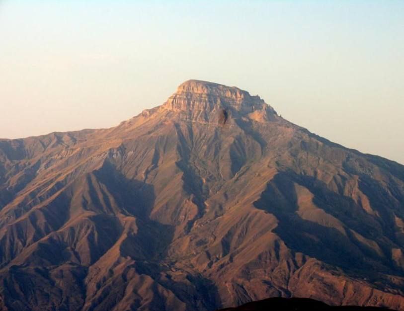 Сергей Меликов поддержал присвоение имени Героя России Нурмагомеда Гаджимагомедова, первого дагестанца, получившего это звание за участие в СВО, одной из вершин Самурского хребта в Кулинском районе Дагестана Сергей Меликов поддержал присвоение имени Героя России Нурмагомеда Гаджимагомедова, первого дагестанца, получившего это звание за участие в СВО, одной из вершин Самурского хребта в Кулинском районе Дагестана