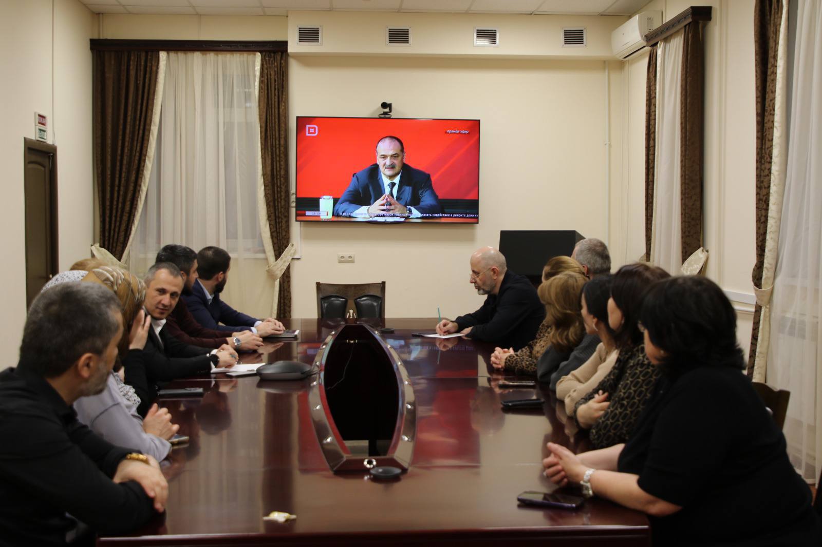 Коллектив Министерства по туризму и НХП РД следит за прямой линией с Главой Республики Дагестан, чтобы оперативно отслеживать вопросы, касающиеся деятельности ведомства, и своевременно на них реагировать Коллектив Министерства по туризму и НХП РД следит за прямой линией с Главой Республики Дагестан, чтобы оперативно отслеживать вопросы, касающиеся деятельности ведомства, и своевременно на них реагировать