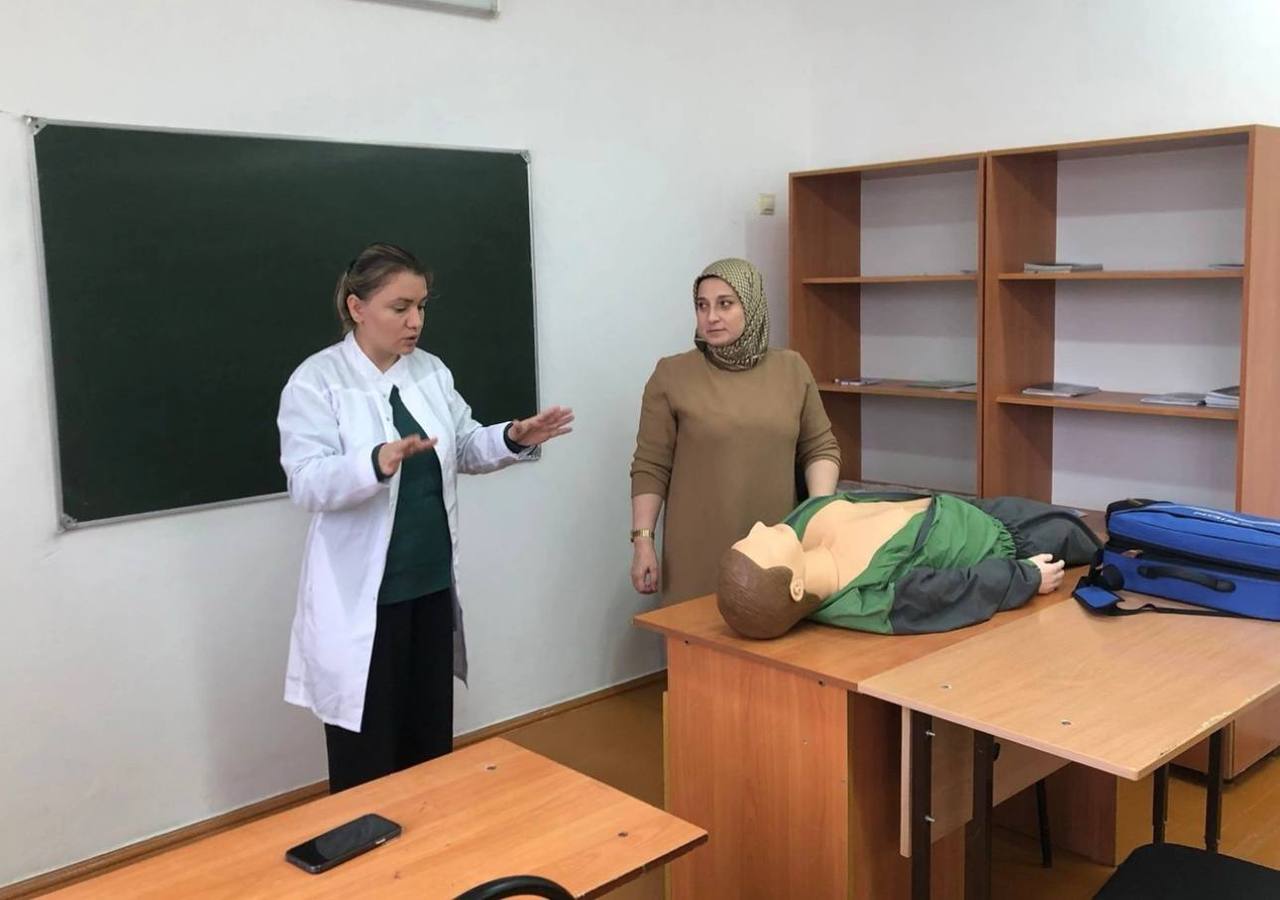 В Хасавюрте продолжается обучение навыкам первой медицинской помощи в образовательных учреждениях города В Хасавюрте продолжается обучение навыкам первой медицинской помощи в образовательных учреждениях города