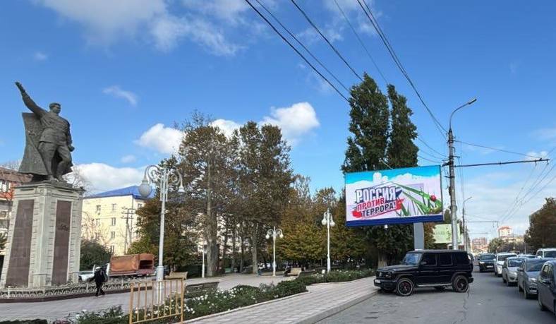 Более 30 баннеров и плакатов по профилактике идеологии терроризма и экстремизма разместили в Махачкале на оживлённых магистралях, в зонах массового пребывания людей и вблизи социальных объектов Более 30 баннеров и плакатов по профилактике идеологии терроризма и экстремизма разместили в Махачкале на оживлённых магистралях, в зонах массового пребывания людей и вблизи социальных объектов
