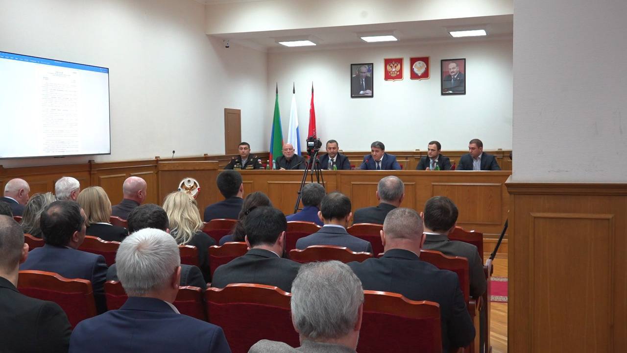 В Махачкале состоялась очередная сессия Собрания депутатов 4-го созыва В Махачкале состоялась очередная сессия Собрания депутатов 4-го созыва