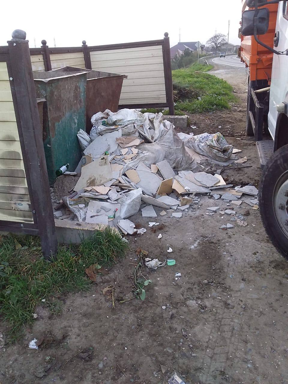 Проблема, с которой «ГорСервис» сталкивается ЕЖЕДНЕВНО - строительные отходы на контейнерных площадках, предназначенных для бытового мусора Проблема, с которой «ГорСервис» сталкивается ЕЖЕДНЕВНО - строительные отходы на контейнерных площадках, предназначенных для бытового мусора