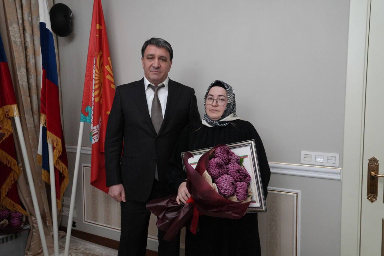 Джамбулат Салавов: Дорогие махачкалинцы!. Сегодня в администрации города состоялась особая встреча – мы чествовали активистов Комитета семей воинов Отечества Джамбулат Салавов: Дорогие махачкалинцы!. Сегодня в администрации города состоялась особая встреча – мы чествовали активистов Комитета семей воинов Отечества