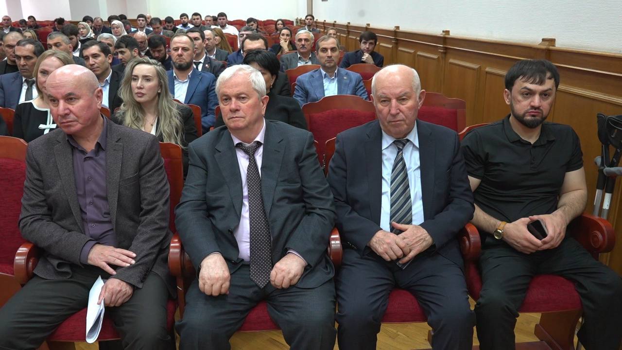 В Махачкале состоялась очередная сессия Собрания депутатов 4-го созыва В Махачкале состоялась очередная сессия Собрания депутатов 4-го созыва