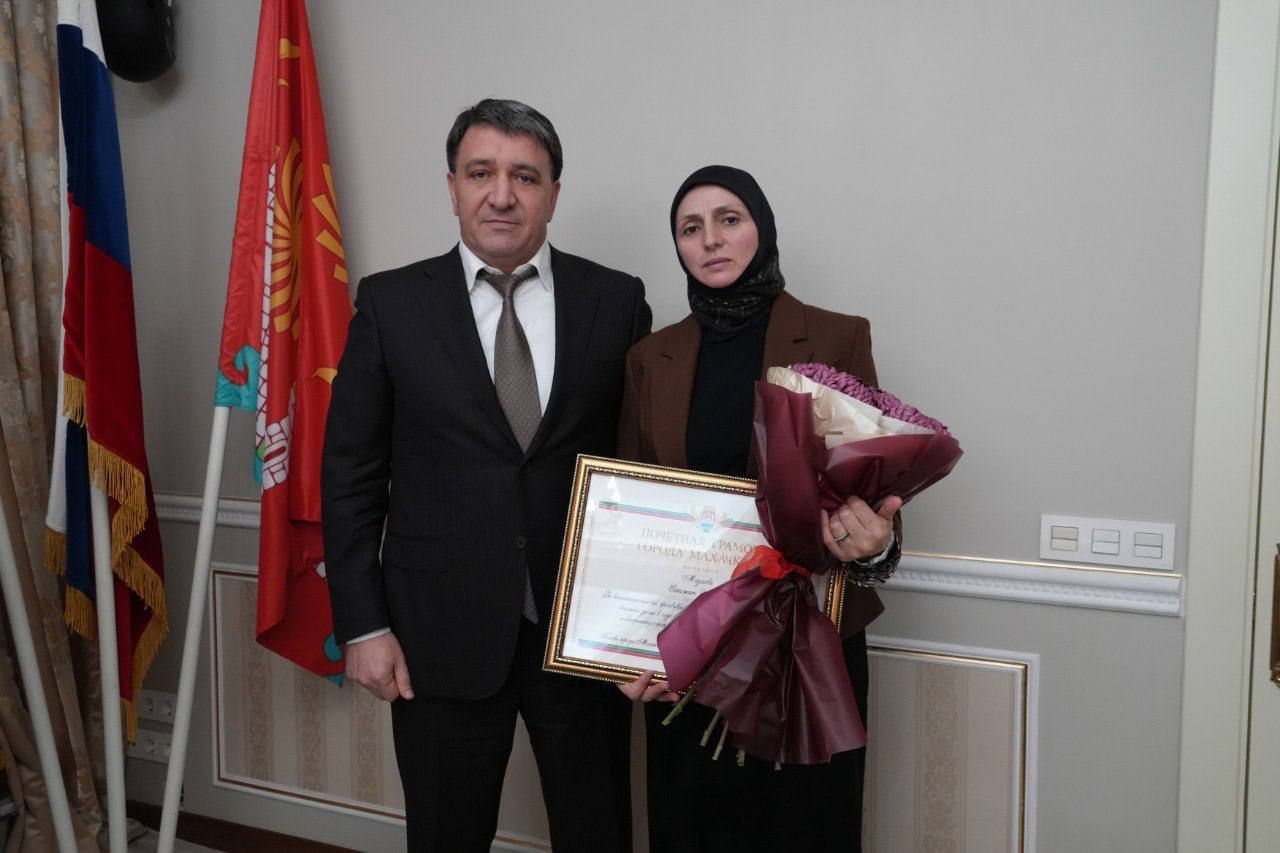 Джамбулат Салавов: Дорогие махачкалинцы!. Сегодня в администрации города состоялась особая встреча – мы чествовали активистов Комитета семей воинов Отечества Джамбулат Салавов: Дорогие махачкалинцы!. Сегодня в администрации города состоялась особая встреча – мы чествовали активистов Комитета семей воинов Отечества